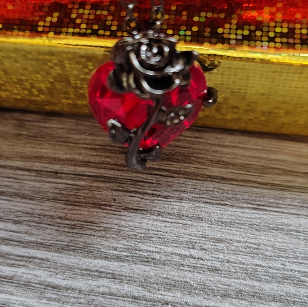 Rose necklace. - Picture 4 of 4